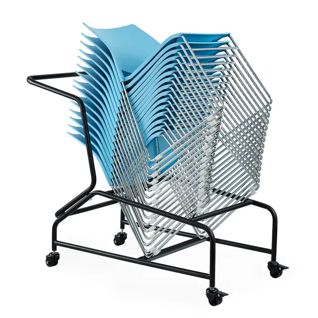 Chaises empilables pour espaces multifonctionnels