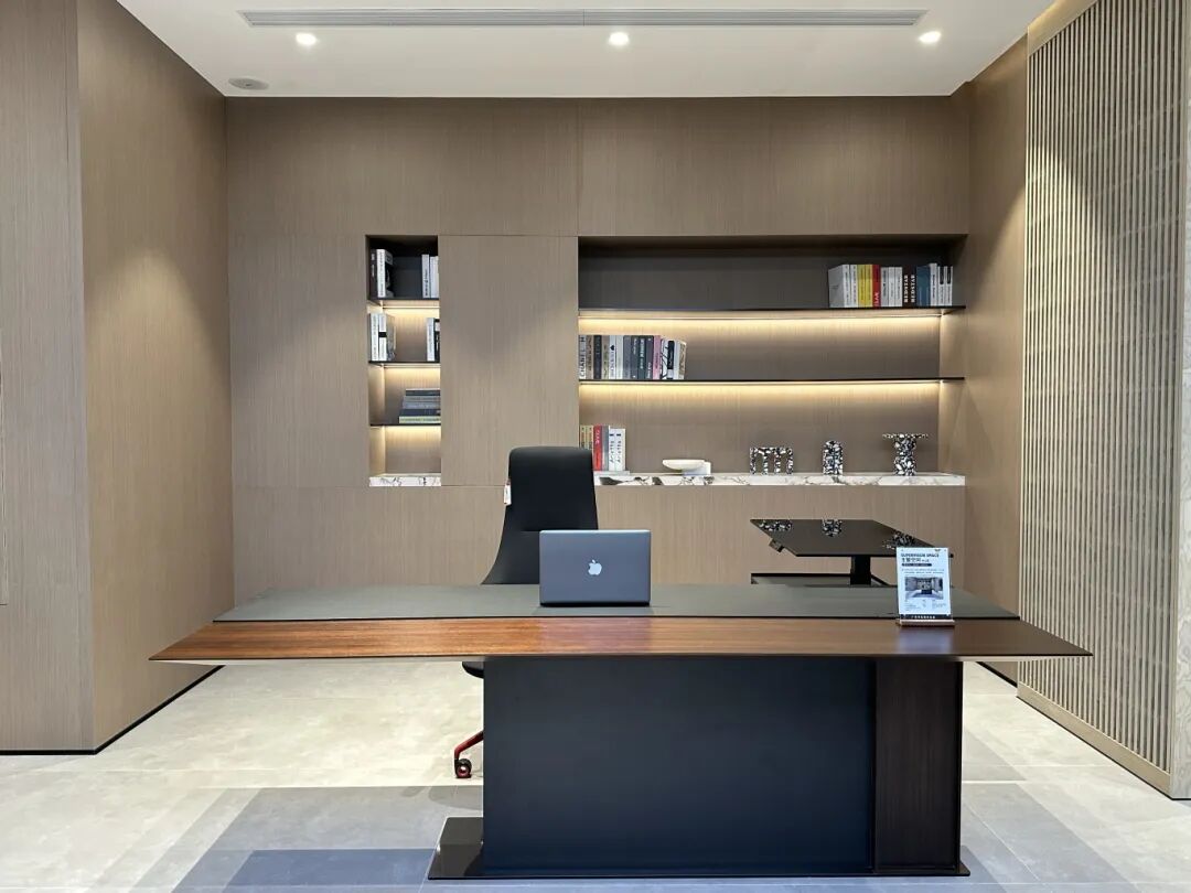 bureau debout par Hongye