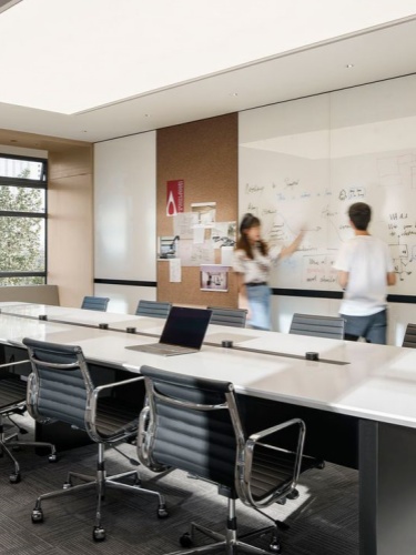 conception de salle de r&eacute;union de bureau