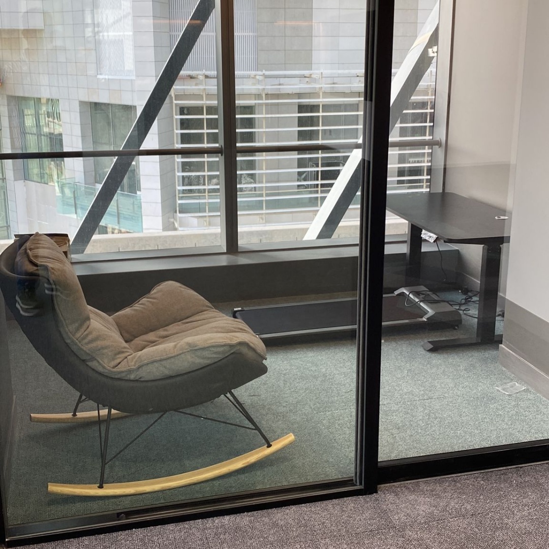 chaise longue au bureau