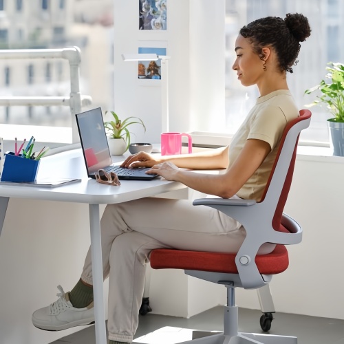 Chaises de travail polyvalentes pour espaces de travail flexibles