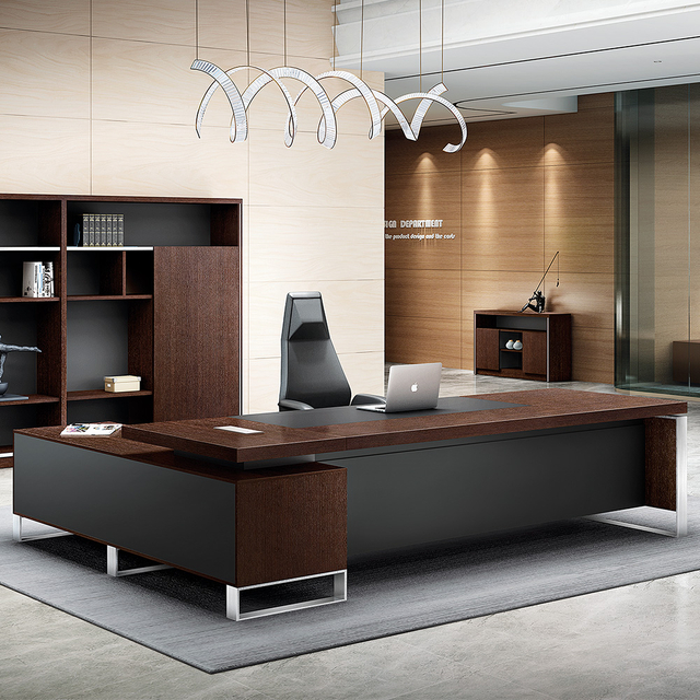 Bureau en forme de L avec tiroirs de classement