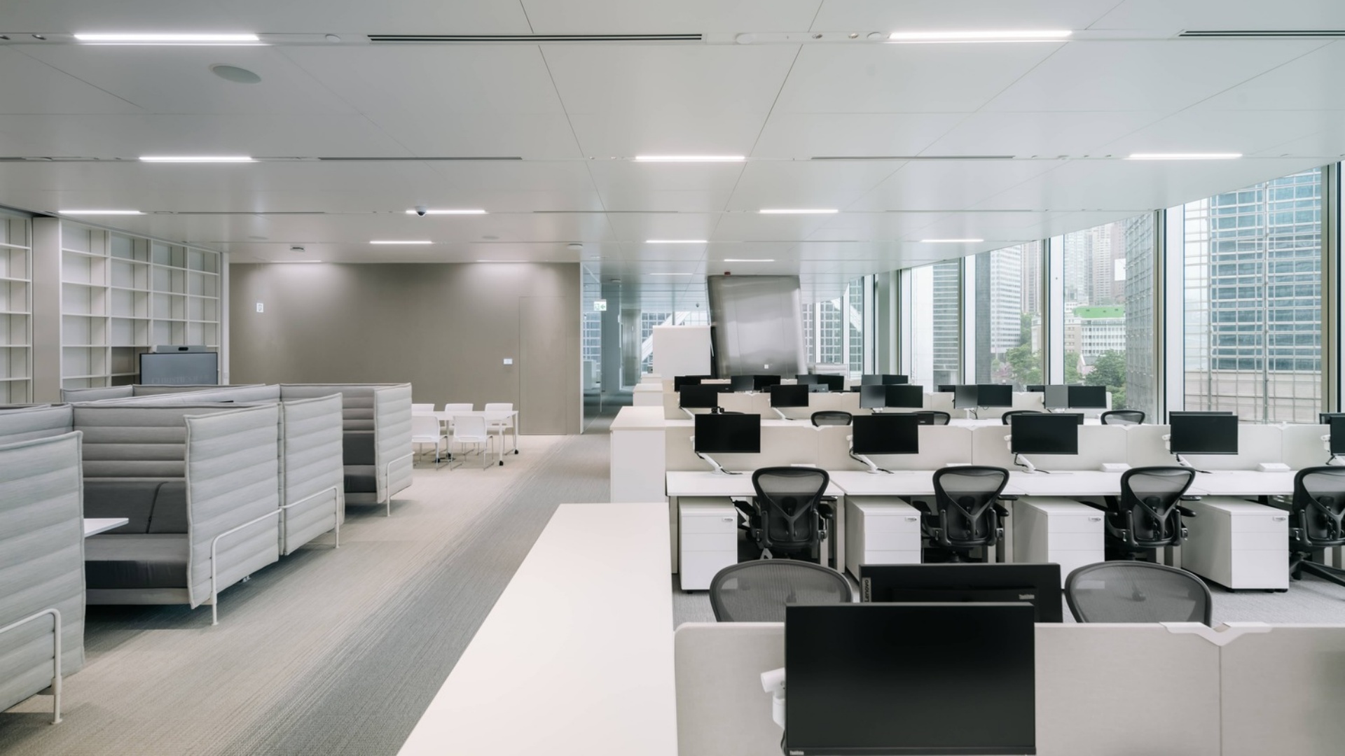 Siège social de Christie's Asie-Pacifique à Hong Kong : conception de bureaux innovante pour 2024